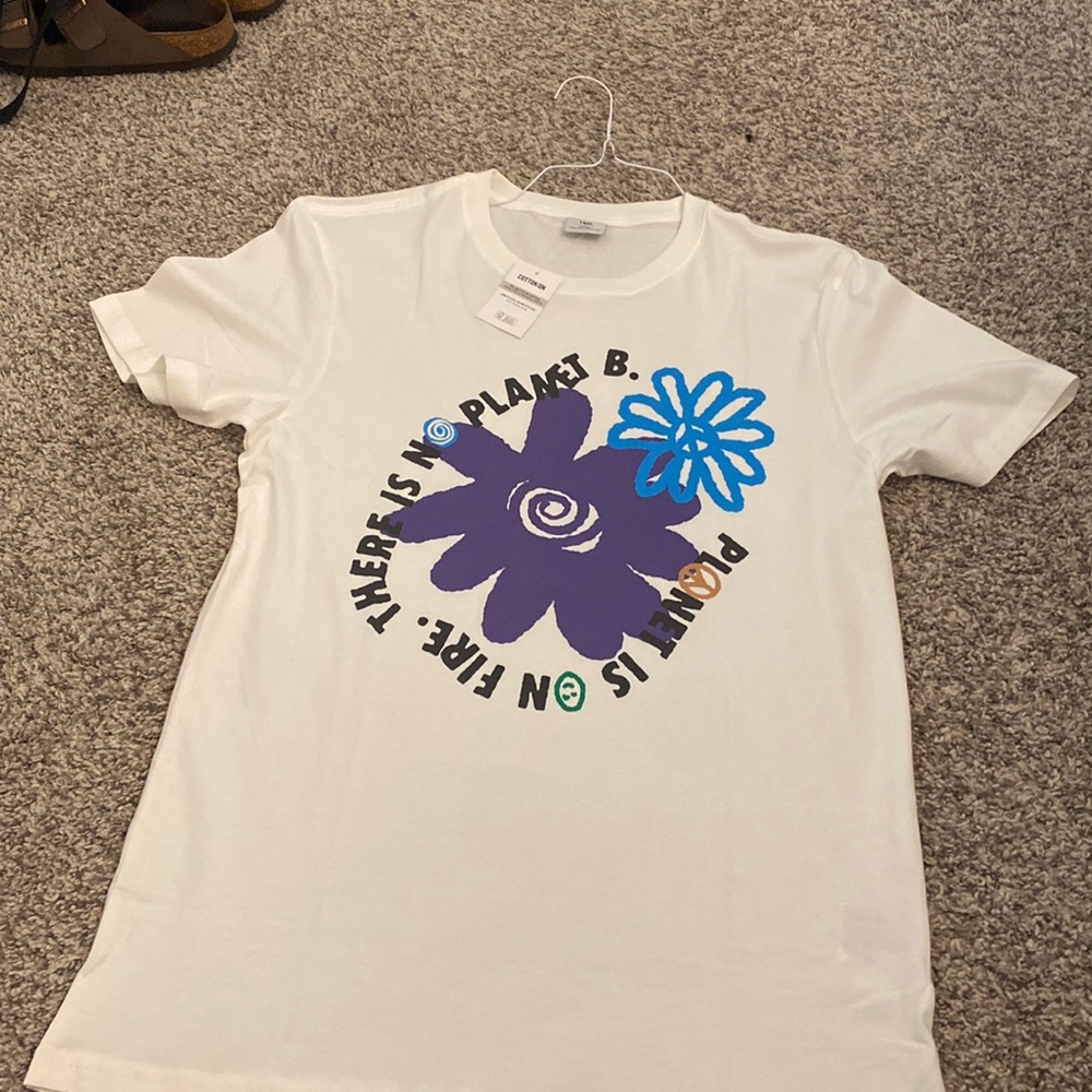 Cotton on tee shirt with tags